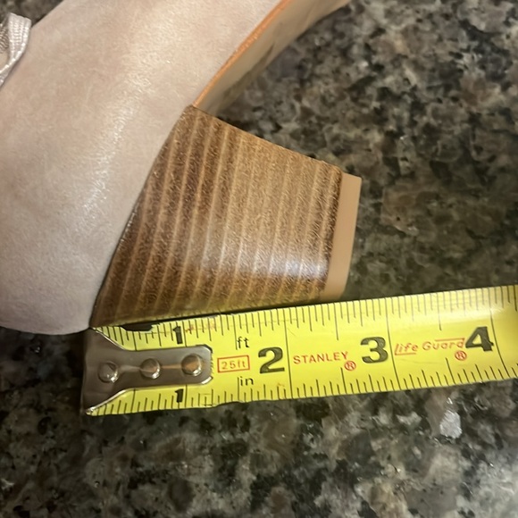 Sundance beige Odell Suede Lace up Pumps  NWOB. FLAW - Picture 6 of 6